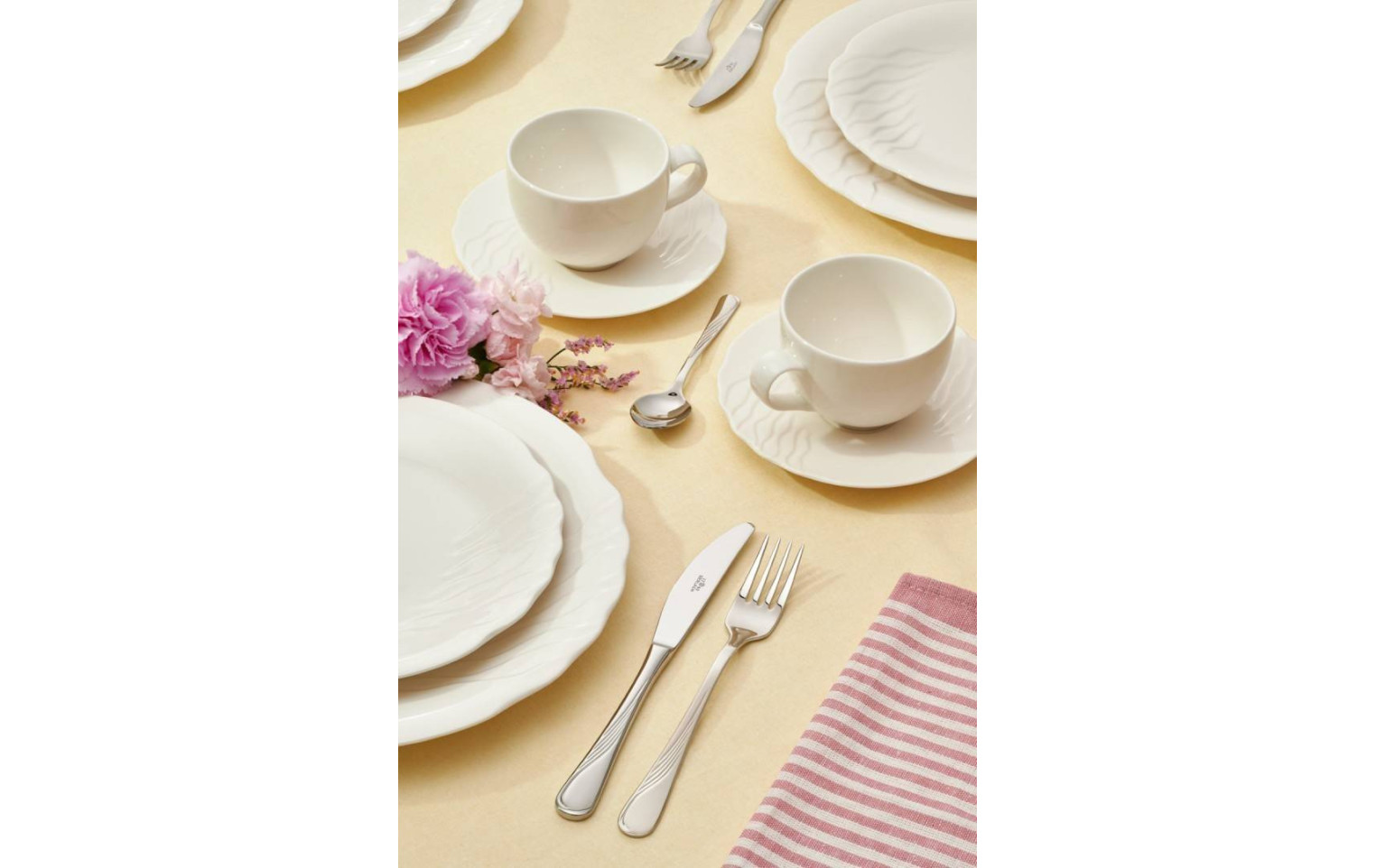 Serwis porcelanowy CELESTIA 38el. na 6os.: talerze obiadowe 18el.+ filiżanka ze spodkiem 12el. + kubek + salaterka