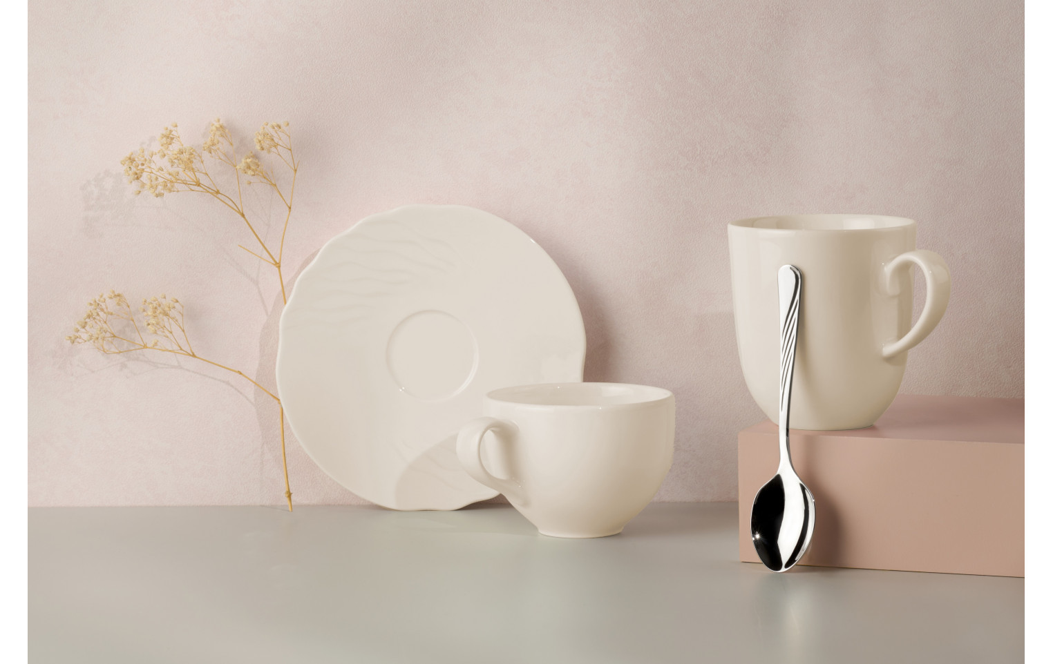 Serwis porcelanowy CELESTIA 38el. na 6os.: talerze obiadowe 18el.+ filiżanka ze spodkiem 12el. + kubek + salaterka