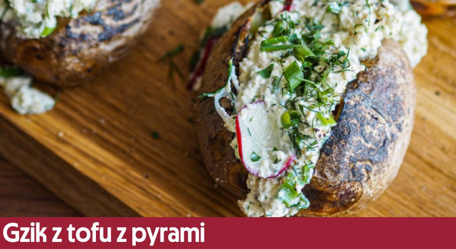 Gzik z tofu z pyrami – pomysł na wegański obiad z piekarnika