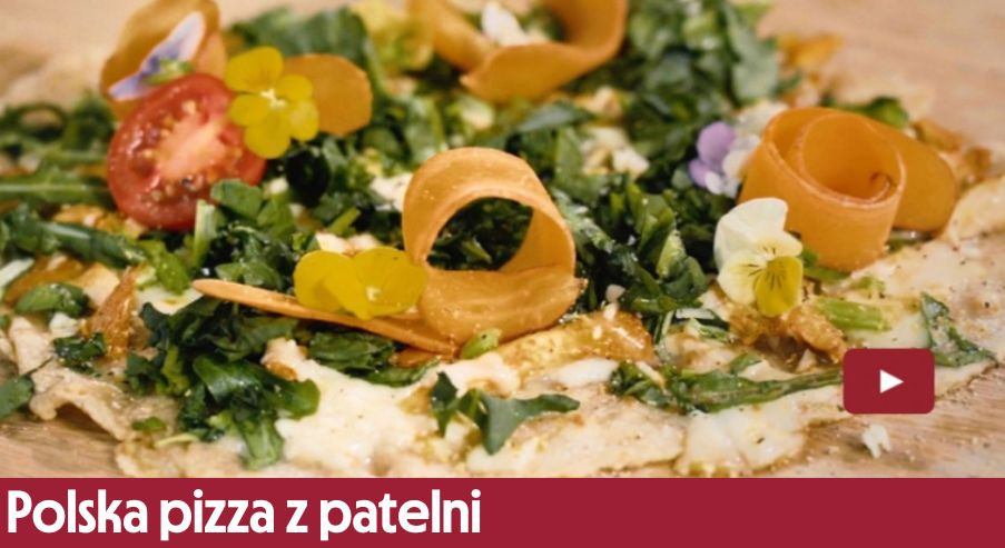 Polska pizza z patelni, czyli podpłomyki z kurkami z dodatkiem wędzonego sera – przepis zero waste