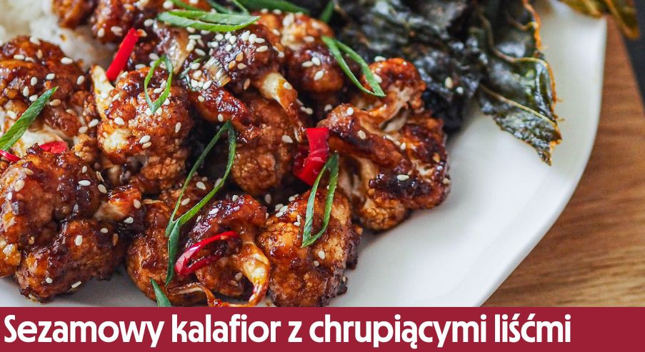 Sezamowy kalafior (sticky cauliflower) z chrupiącymi liśćmi – idealny dodatek do ryżu