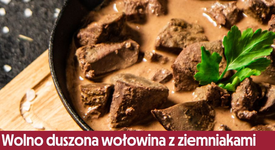 Wolno duszona wołowina z ziemniakami i rozmarynem – przepis na idealnie kruche mięso