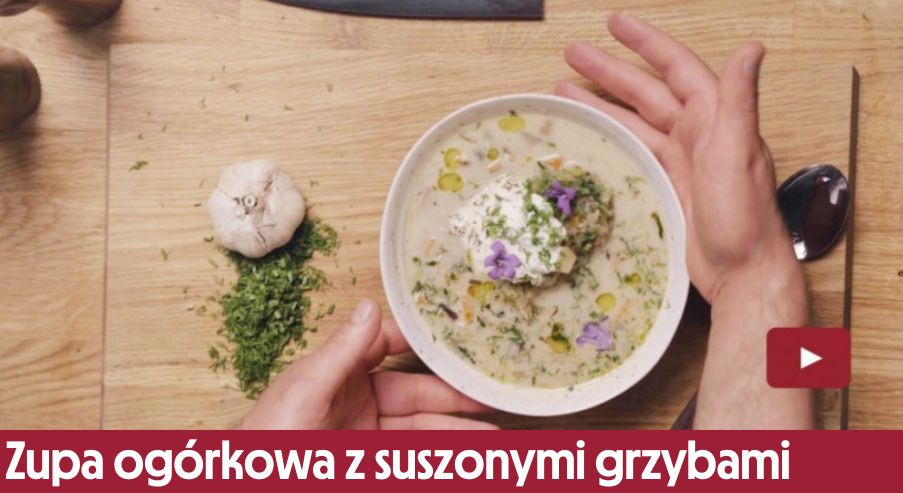 Zupa ogórkowa z suszonymi grzybami i ziołami – przepis z tipami zero waste